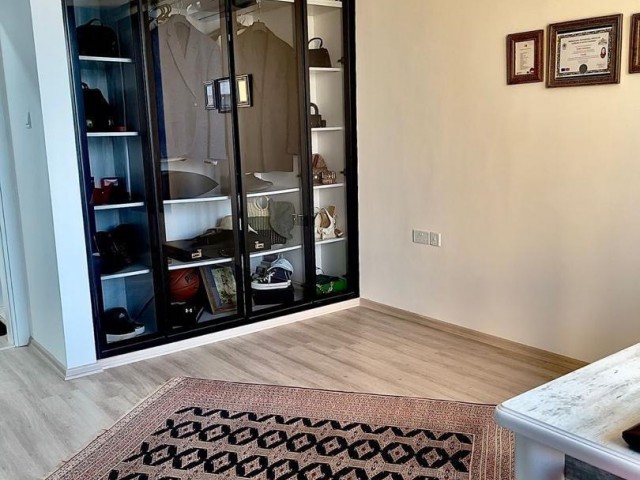 Mağusa / Yeniboğaziçi bölgesinde, havuzlu site içinde satılık 3+1 lüks villa - Fotoğraf 1