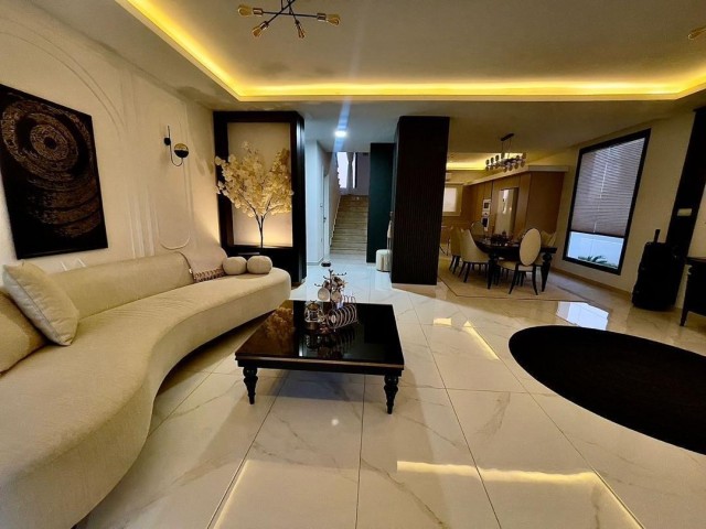 Mağusa / Yeniboğaziçi bölgesinde, havuzlu site içinde satılık 3+1 lüks villa - Fotoğraf 2