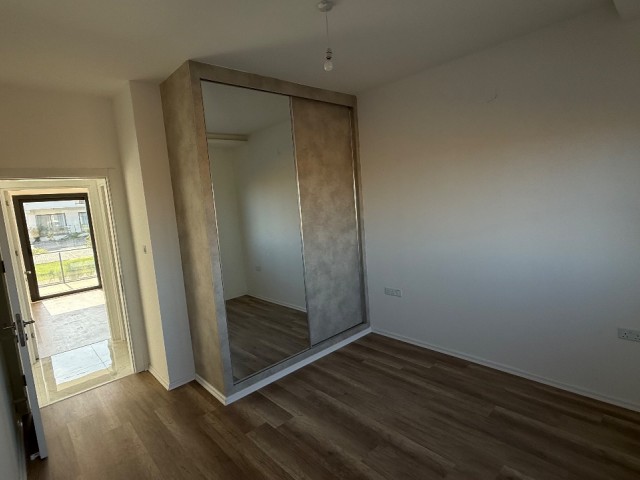 Mağusa-Yeniboğaziçi bölgesinde teslime hazır, 2 banyolu, 2+1 satılık daire. - Fotoğraf 1