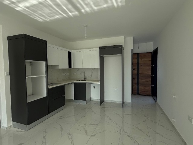 Mağusa-Yeniboğaziçi bölgesinde teslime hazır, 2 banyolu, 2+1 satılık daire. - Fotoğraf 3