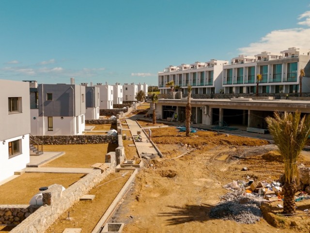 Tatlısu’da Bahçeli ve Havuz Manzaralı 1+1 Daire