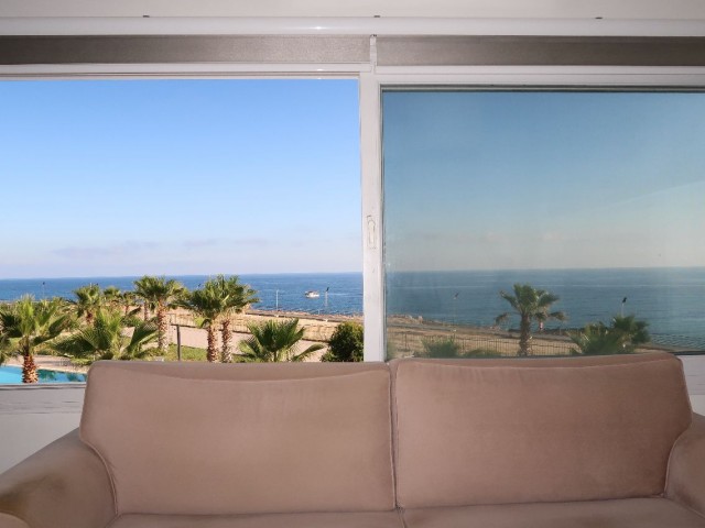 Denize Sıfır Muhteşem 3 Yatak Odalı Penthouse Daire - Fotoğraf 1