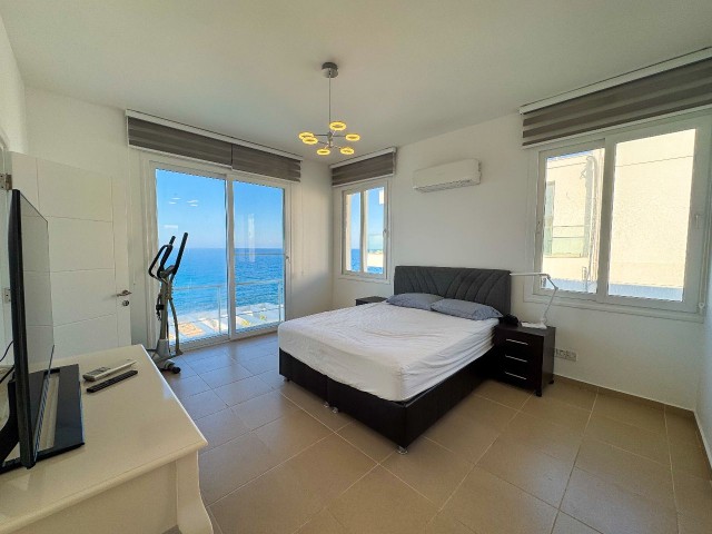 Nefes kesen 6 yatak odalı denize sıfır villa - Fotoğraf 3