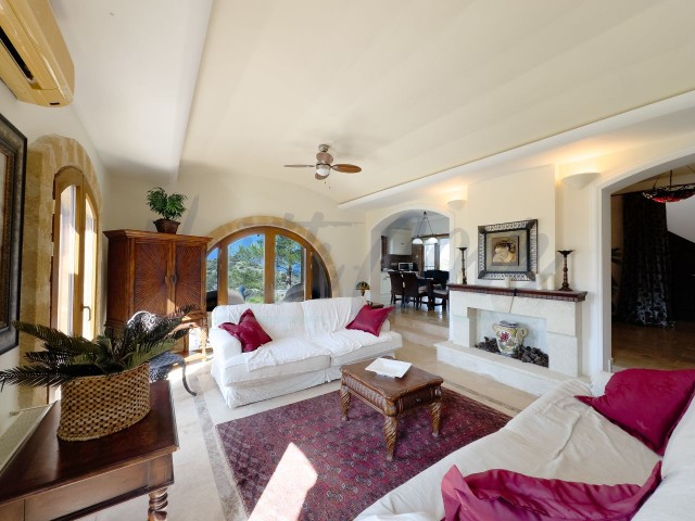 Panoramik Deniz ve Dağ Manzaralı 3 Yatak Odalı Villa - Fotoğraf 1