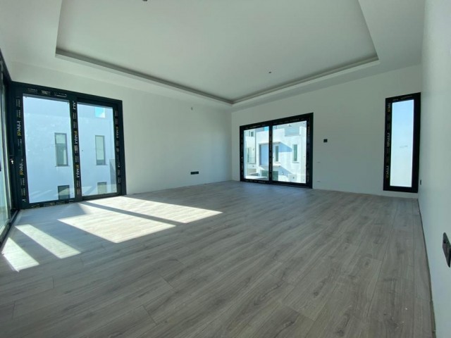 Karşıyaka'da 4+1 Villa - Fotoğraf 2