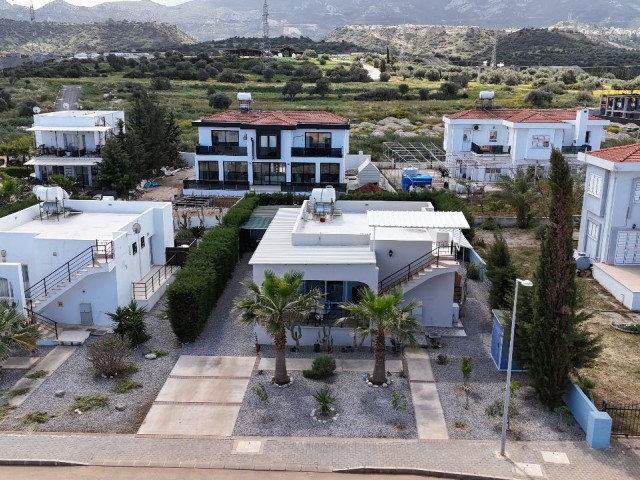 Deniz ve Dağ Manzaralı Şirin 2 Yatak Odalı, 2 Banyolu Villa