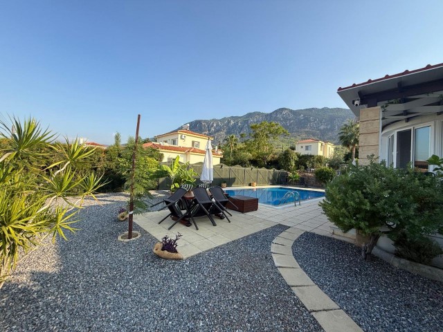 Sakin Bir Konumda Özel Havuzlu Güzel 3 Yatak Odalı Villa