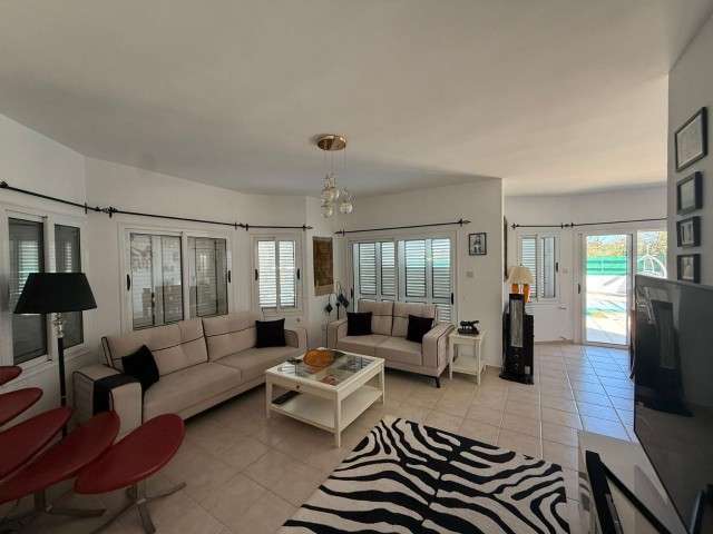 3 Yatak Odalı Özel Havuzlu ve Manzaralı Villa
