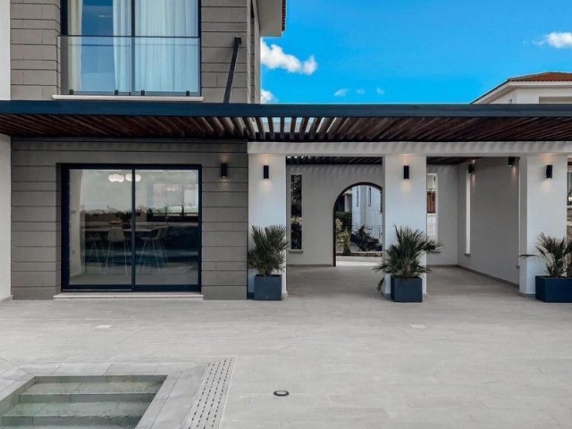 Denize sıfır müstakil havuzlu 5+2 villa