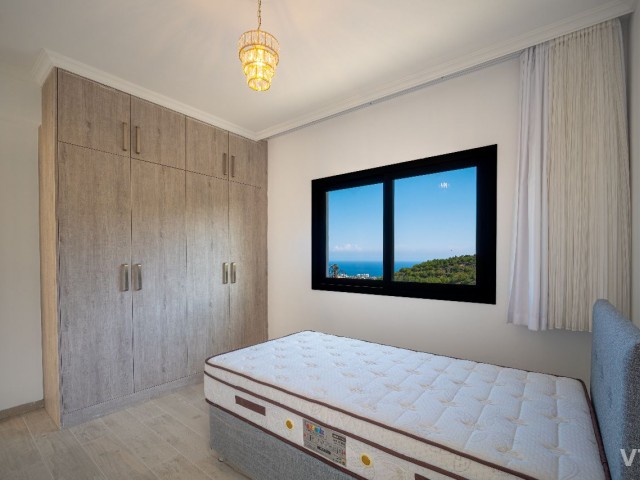 Girne İncesu Satılık Dağ ve Deniz Manzaralı Lüks Villa