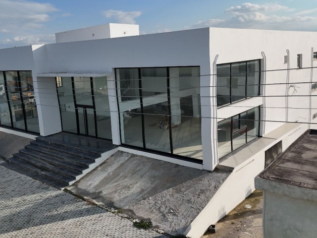 Lefkoşa Sanayide 2000 M2 Satılık İşyeri - Fotoğraf 1