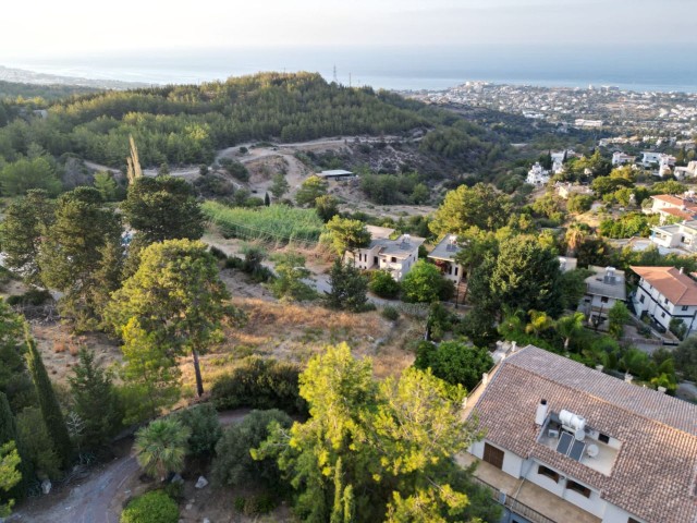 GİRNE KARMİ SATILIK DAĞ VE DENİZ MANZARALI ARSALAR