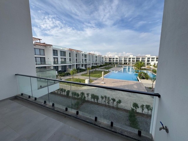 İskele Long Beach'te Deniz ve Havuz Manzarali 3+1 Penthouse Daire