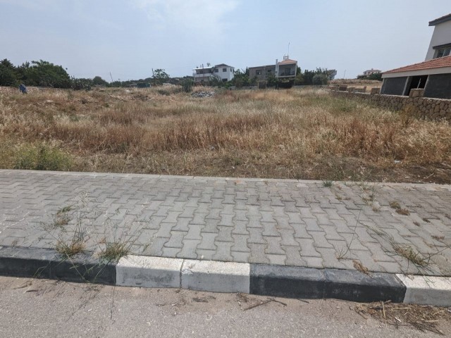 GÜZEL YEDİKONUK KÖYÜN HUZURUNDA 571m2 ARSA