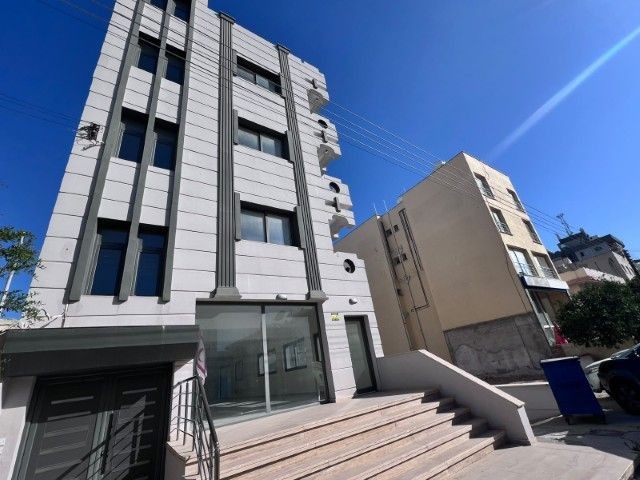 MAĞUSA'NIN KALBİNDE TAMAMLANMIŞ BİNA – 3 ADET 3+1 DAİRE, BÜYÜK MAĞAZA VE KAPALI OTOPARK