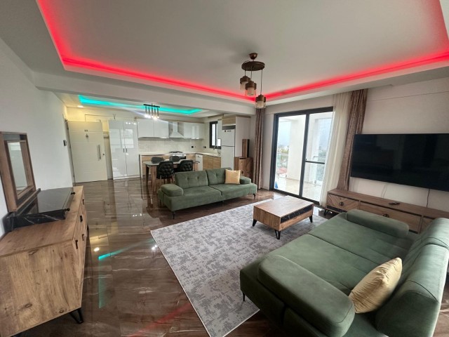 Kıbrıs Girne Merkez’de Ozel Teraslı 2+1 Satılık Penthouse Daire