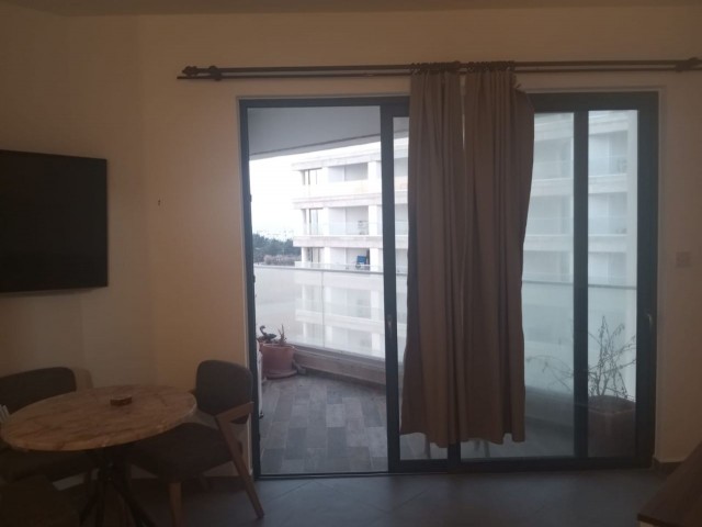 Lefke Gaziveren'de Modern 1+0 Daire, Yüzme Havuzlu!
