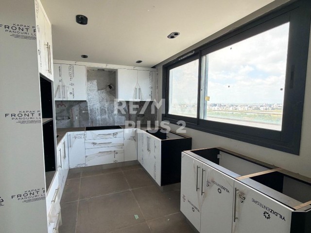 Mağusa’nın Zirvesinde! | 250 M² 5+1 Penthouse | Full Deniz Manzarası | £370.000 !!! - Fotoğraf 3