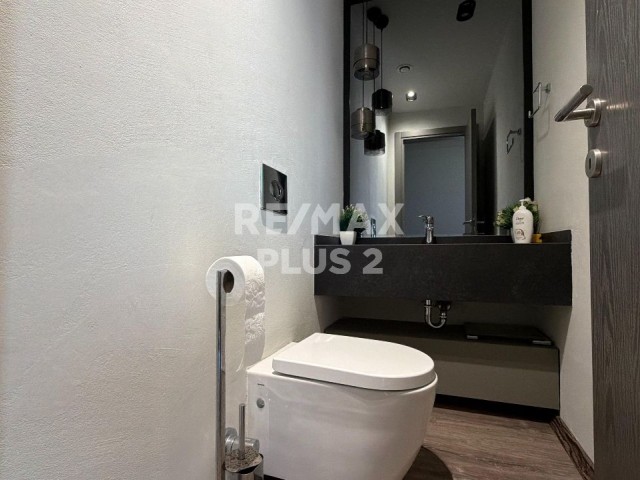 Mağusa’nın Zirvesinde Prestij! | 250 M² 5+1 Dubleks Penthouse | Panoramik Deniz | £425.000 !!! - Fotoğraf 1