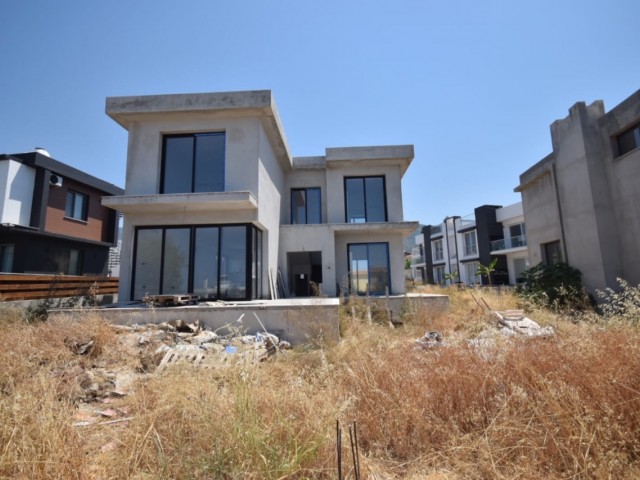 Girne Çatalköy’de Fırsat Fiyat 4+1 Havuzlu Satılık Villa - Fotoğraf 2