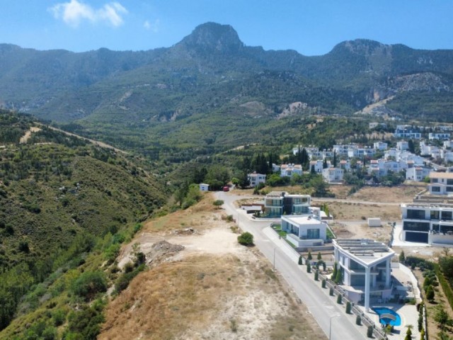 Girne Çatalköy'de 4+1 Villa Projesi Hazır Ruhsatı Ödenmiş Satılık 649 m2 Arsa (Tek Yetkili ) - Fotoğraf 1