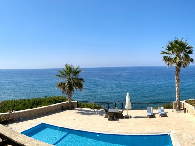 Girne Esentepe'de Sun Valley Yakını Denize Sıfır Tekne için İskele Yapımına Uygun Lüks Satılık 4+1 villa - Fotoğraf 2
