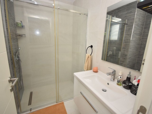 Girne Ozanköy'de Köşe Konumda Lüks Eşyalı 3+1 Bahçeli, Sauna ve Jakuzili Satılık Villa - Fotoğraf 1