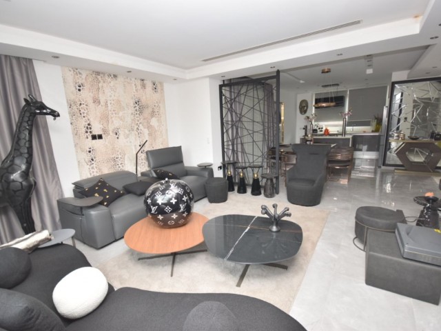 Girne Ozanköy'de Köşe Konumda Lüks Eşyalı 3+1 Bahçeli, Sauna ve Jakuzili Satılık Villa - Fotoğraf 3