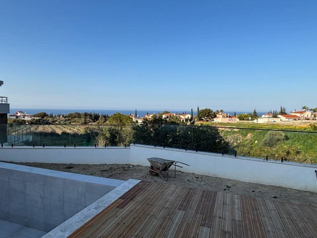 Girne Alsancak'ta Panoramik Deniz Manzaralı Kalan Son 3+1 Villa - Fotoğraf 3