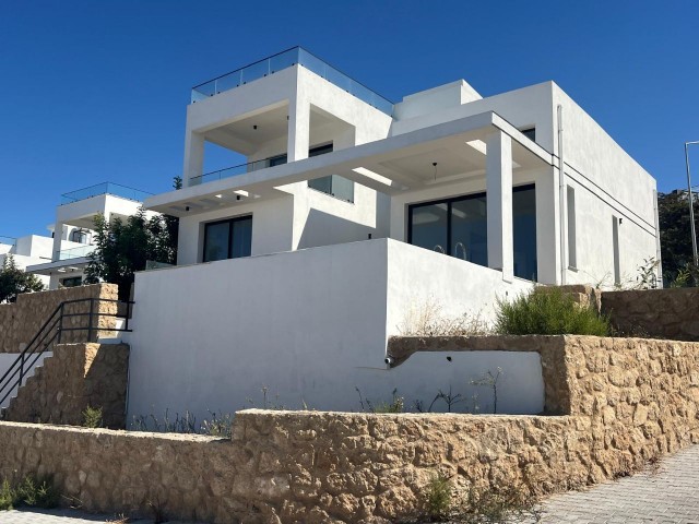 Girne Esentepe’de Satılık Ultra Lüks Villa!