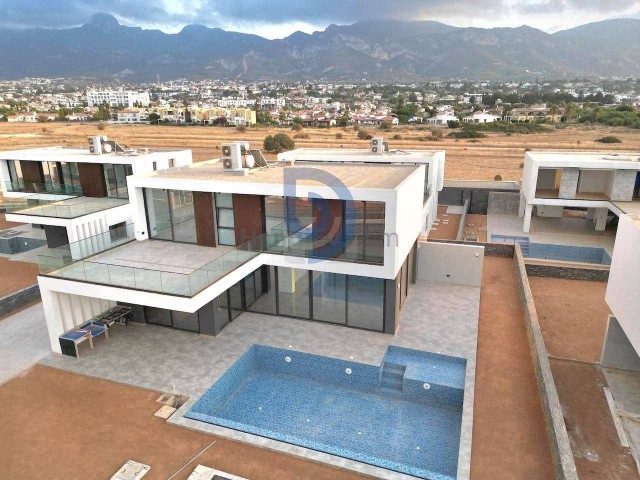 Çatalköy'de Muhteşem Manzaralı ,Denize Sıfır Ultra Lüx Villa