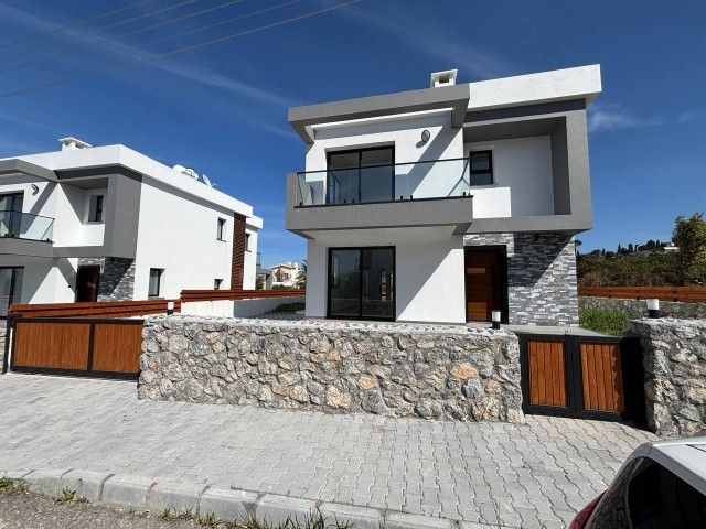 Alsancak Harika Villa 600m2 Arsa İçinde - Fotoğraf 2