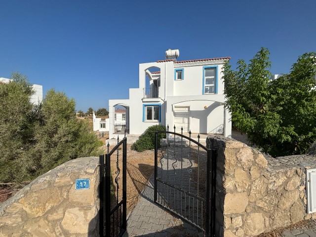 Bu Fiyata Böyle Villa Yok..! Girne Karşıyaka'da Deniz Manzaralı Teraslı Satılık 3+1 ve 4+1 Villalar - Fotoğraf 3