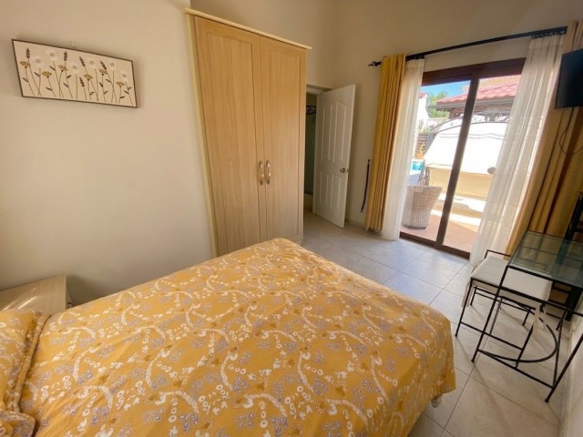 Özel Taşma Havuzlu, Deniz Manzaralı ve Güneş Enerji Sistemli Muhteşem 3 Yatak Odalı İkinci Sıra Villa - Fotoğraf 4