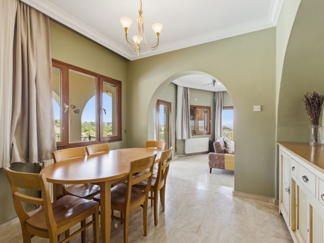 2.5 Dönüm Arazi Üzerinde Havuzlu, Özel, Sürdürülebilir Yaşam Sunan ve Muhteşem Deniz & Dağ Manzaralı 4 Yatak Odalı Villa - Fotoğraf 3