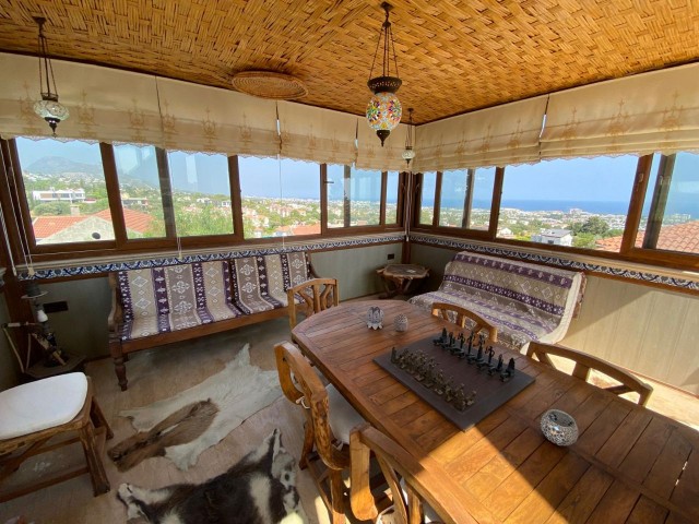 Büyüleyici Bahçeleri, Özel Havuzu ve Deniz & Dağ Manzaralarıyla Muhteşem Pre-74 Türk Tapulu 3 Yatak Odalı Villa - Fotoğraf 3