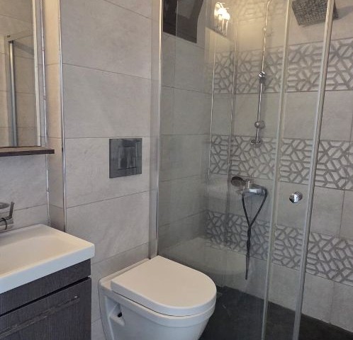 Girne / Zeytinlik Bölgesinde Merkezi Konumda Satılık Ful Eşyalı Daire