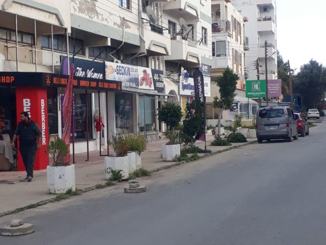 Gazimağusa Baykal Bölgesinde Anıt Çemberine 100m. Mesafede Satılık Komple Bina