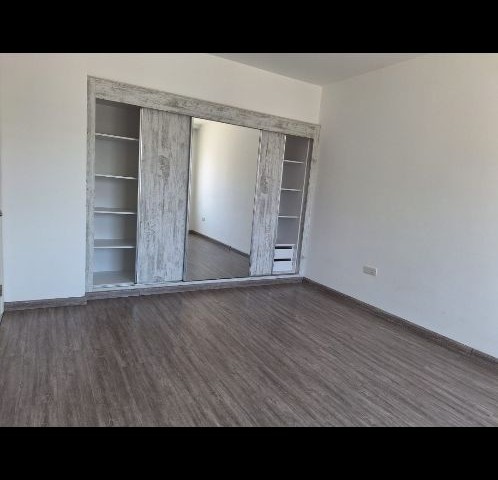 Lefkoşa küçük kaymaklıda satılık 2+1 Türk malı daire