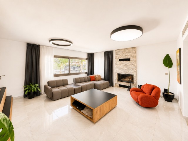 Lefkoşa Metehan Bölgesi’nde Satılık Özel Tasarım 3+1 Triplex Villa - Fotoğraf 4