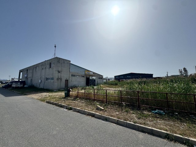 Lefkoşa Alayköy Sanayi Bölgesinde Satılık Süper Konuma Sahip Atölye - Fotoğraf 1
