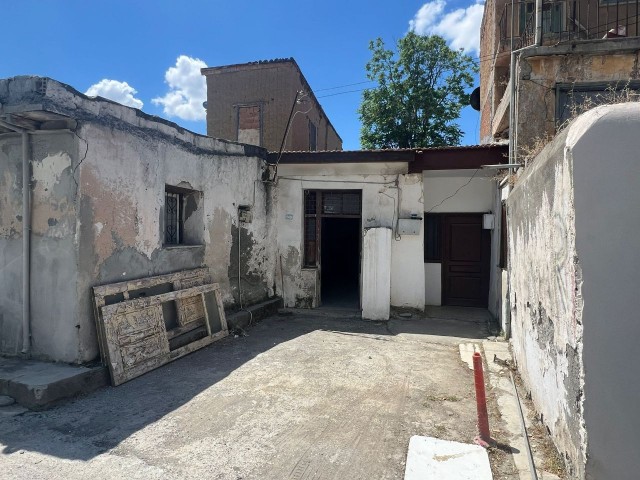 LEFKOŞA'DA BUDAK PASTANESİNE YAKIN KONUMDA SATILIK 1+1 EV