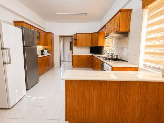 BALIKESİR'DE SATILIK YER EVİ KONFORUNDA  4+2 GENİŞ DAİRE