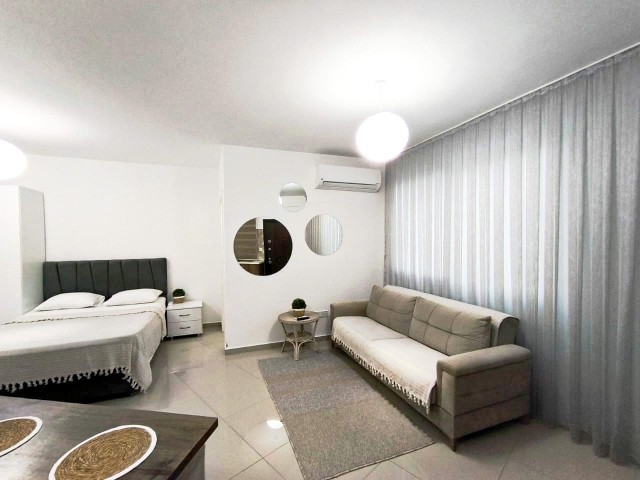 Alsancakta havuzlu sitede satılık full döşenmiş stüdyo - Fotoğraf 2
