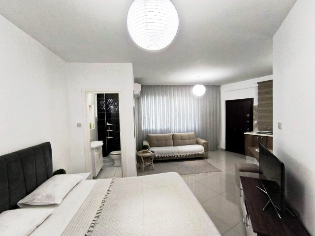 Alsancakta havuzlu sitede satılık full döşenmiş stüdyo - Fotoğraf 4