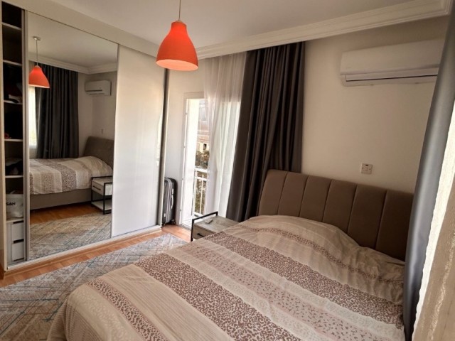 Girne Barış park bölgesinde satılık full eşyalı 2+1 daire - Fotoğraf 1