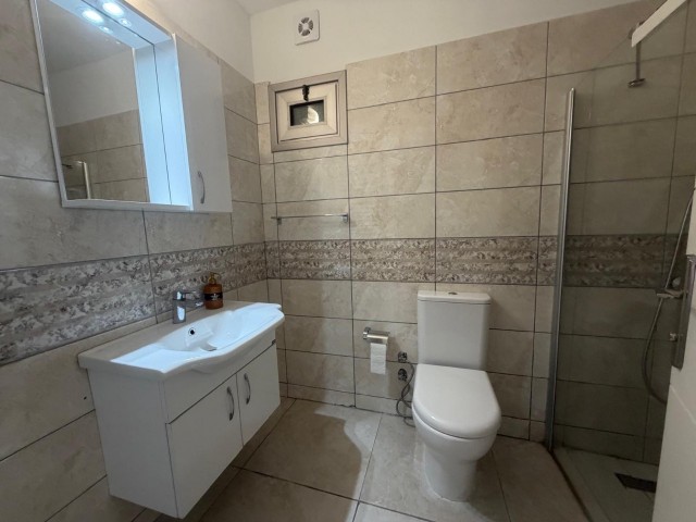 Girne Laptamar market  bölgesinde havuzlu sitede satılık 2+1 daire