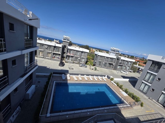 HAVUZLU SİTEDE TERSLI SATILIK DAİRE
