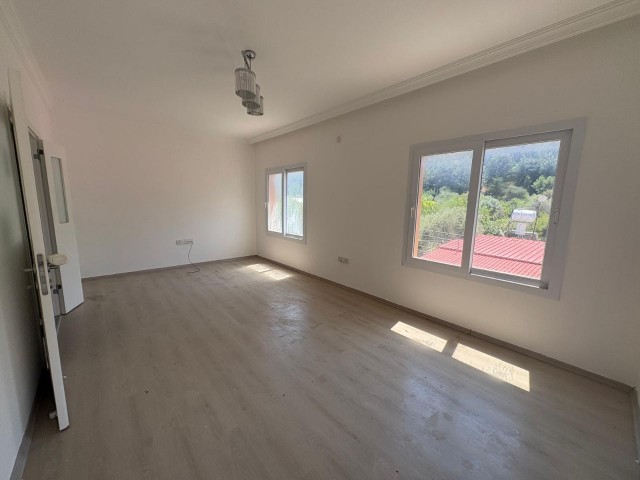 Girne Lapta da 140 m2 3+1 Satılık Daire! - Fotoğraf 1