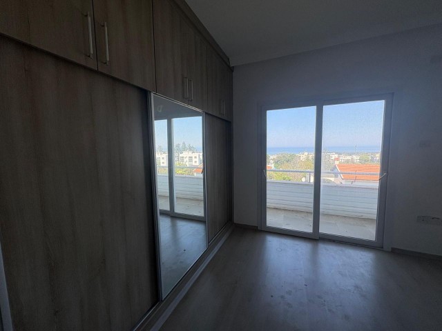 Girne Lapta da 140 m2 3+1 Satılık Daire! - Fotoğraf 2